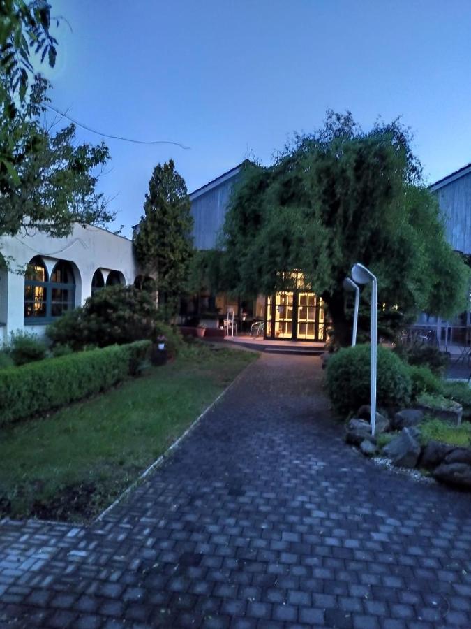 Motel Vega Sezimovo Usti Kültér fotó